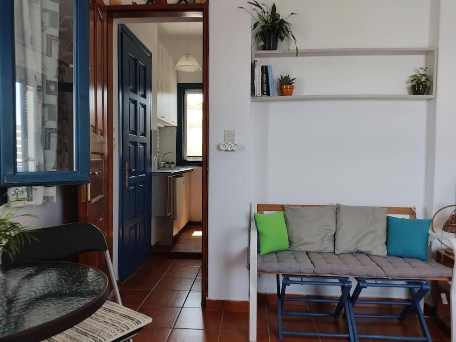 Peaceful Getaway For 2 - Amazing Sea View/sunbeds! Apartment