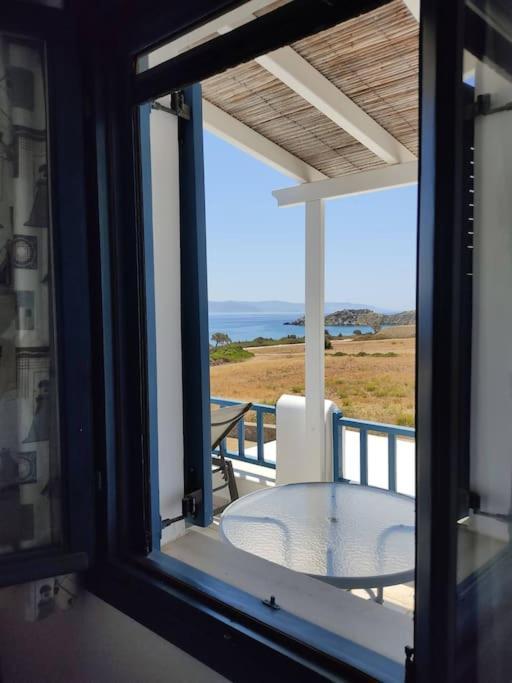 Peaceful Getaway For 2 - Amazing Sea View/sunbeds! Apartment