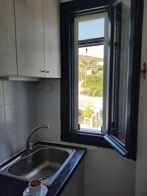 Apartment Peaceful Getaway For 2 - Amazing Sea View/sunbeds! *