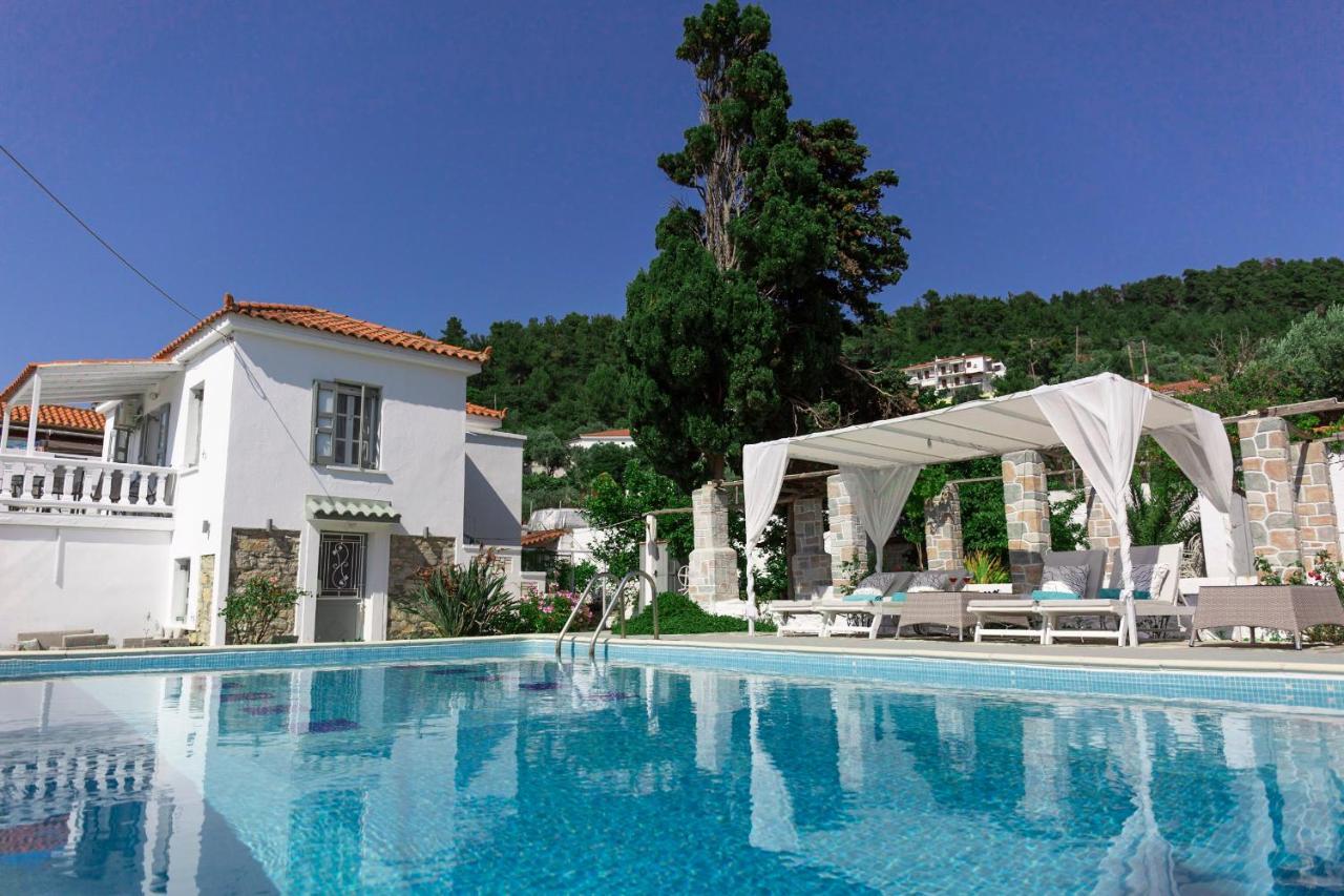 Karavos Waterfront Villa *