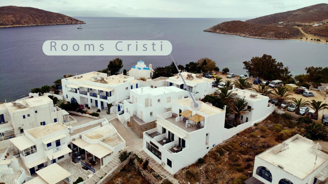 Cristi 3* Livadi (Serifos)