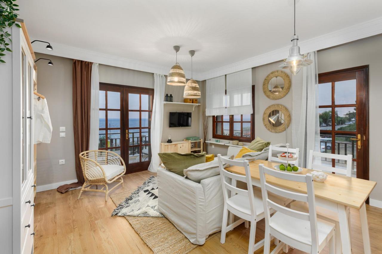 Holiday home Azure Breeze - Coastal Chic Getaway By The Sea *