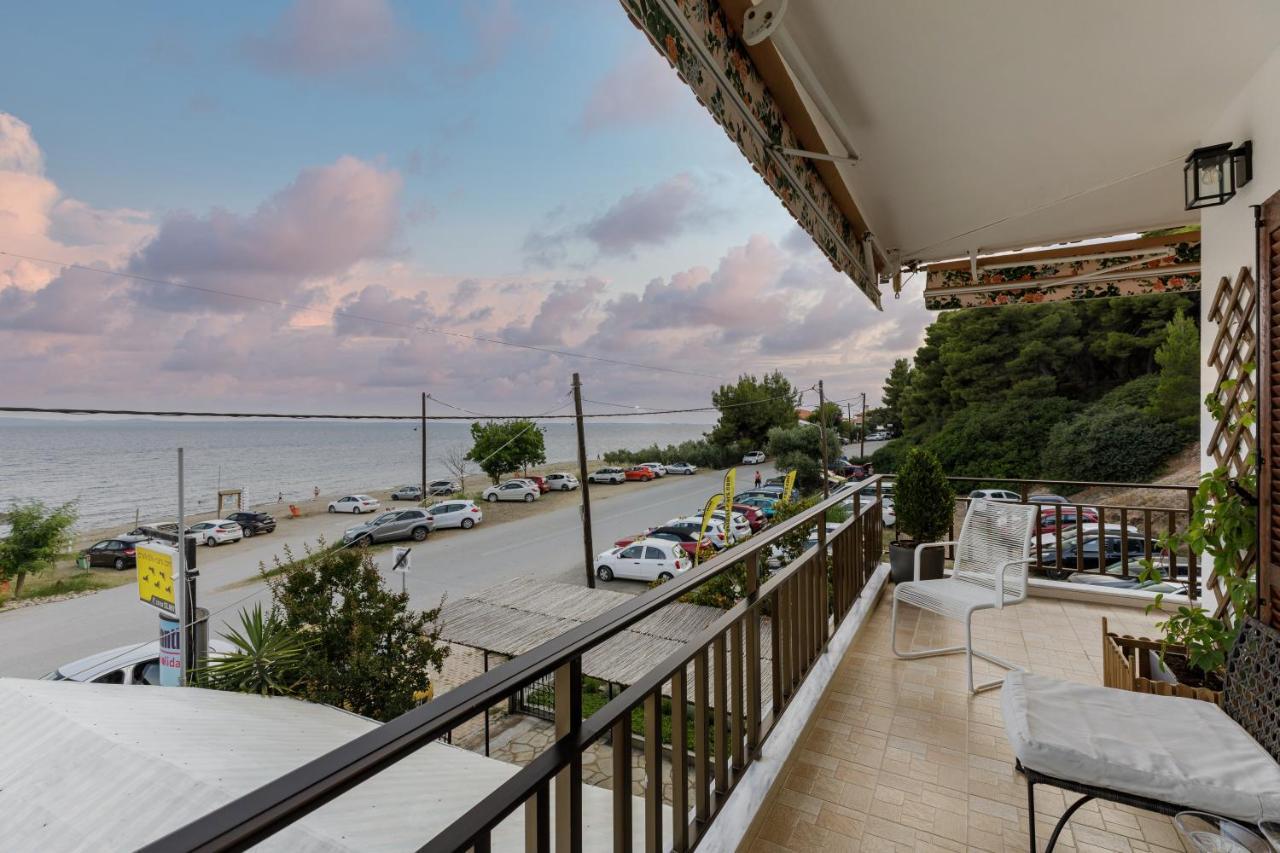 Holiday home Azure Breeze - Coastal Chic Getaway By The Sea Psakoudia