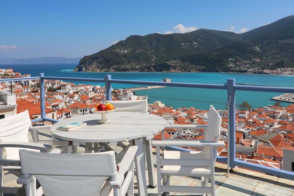 Blue Spiridon With Amazing Views Apartment
