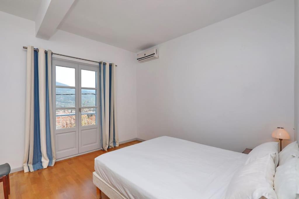 Blue Spiridon With Amazing Views Apartment *