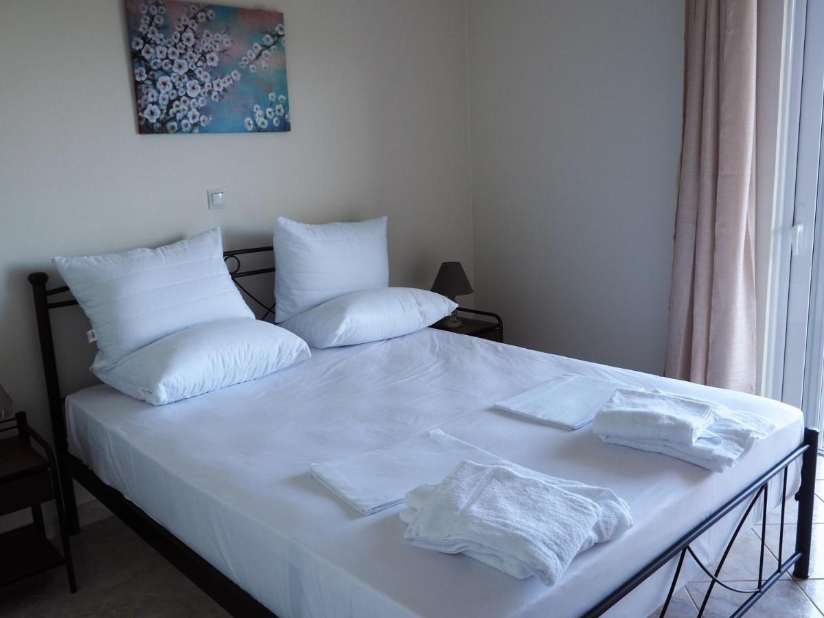Tsoumas House 1 *