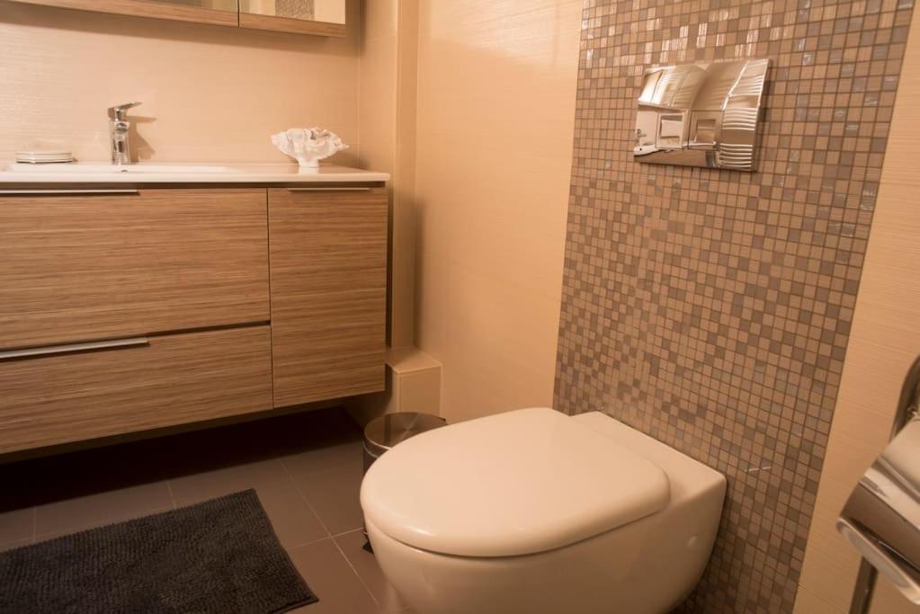 Deluxe In The Center Apartment