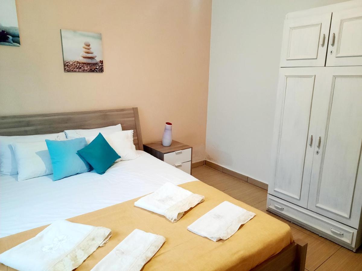 Think Blue In Apartment Nea Vrasna