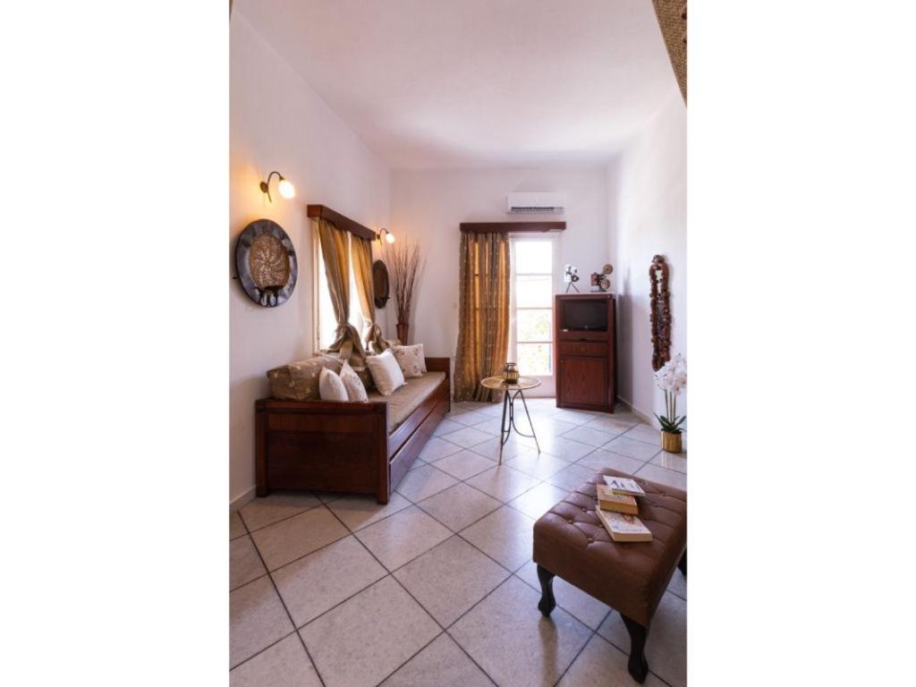 Sunrock - Menexes Apartment *