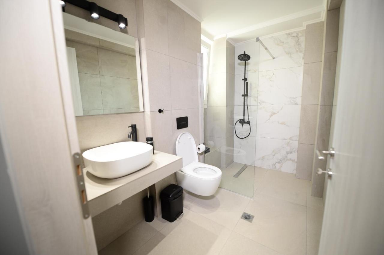 Apartment Ennea Suites-frost Flambouras