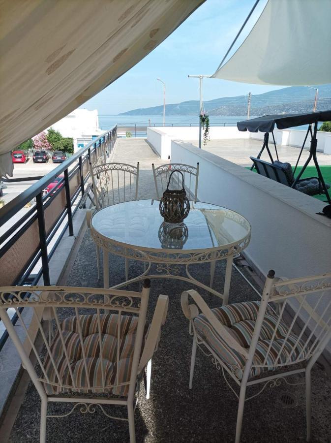 με θέα στη θάλασσα: Apartment Loutra Oraias Elenis