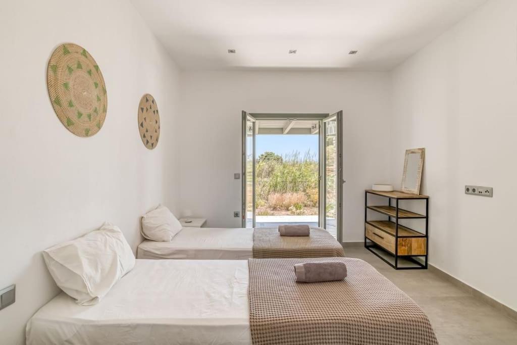 Xifara - Seafront Villa Santa Maria (Paros)