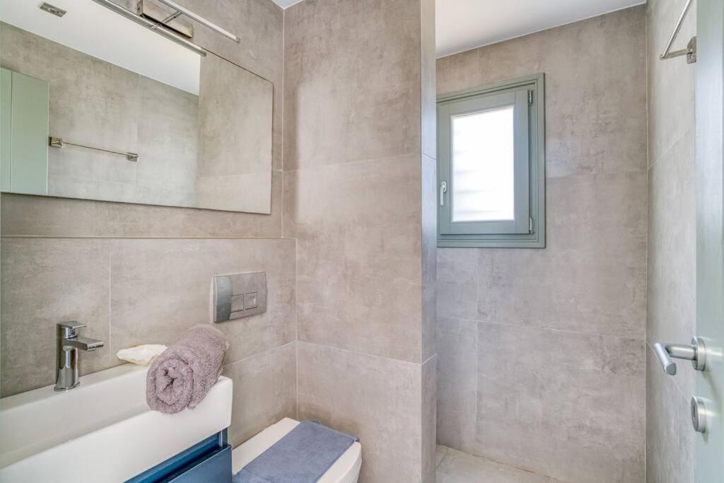 Xifara - Seafront Villa Santa Maria (Paros)