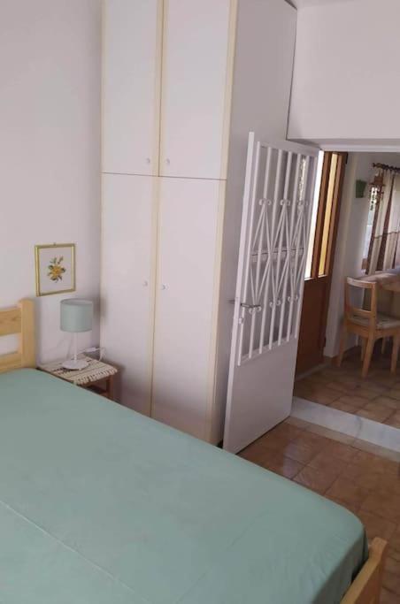 Beautiful Over-viewing Bay. Holiday home Samos Town