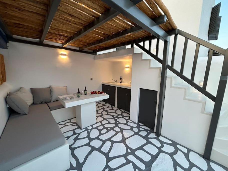 Laullie Ornos (Mykonos)