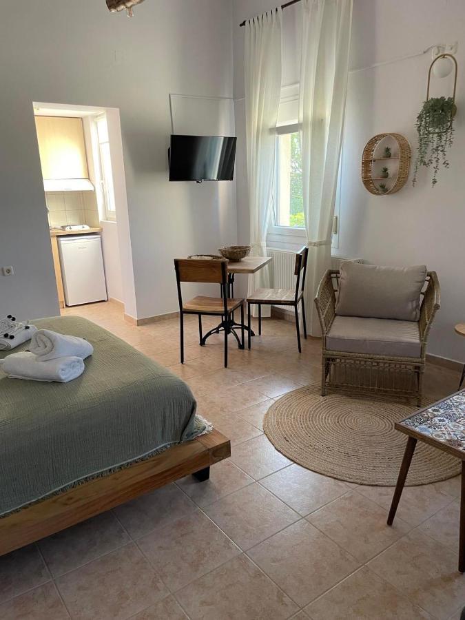 Platanos Apartment *