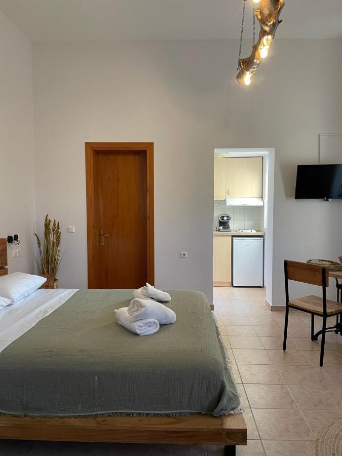 Platanos Apartment *
