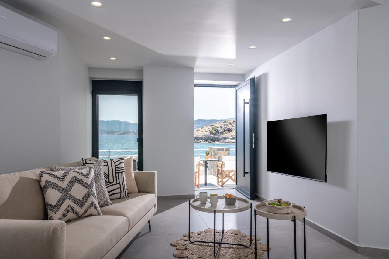 Beachfront Salty Sea Luxury 1 Apartment *