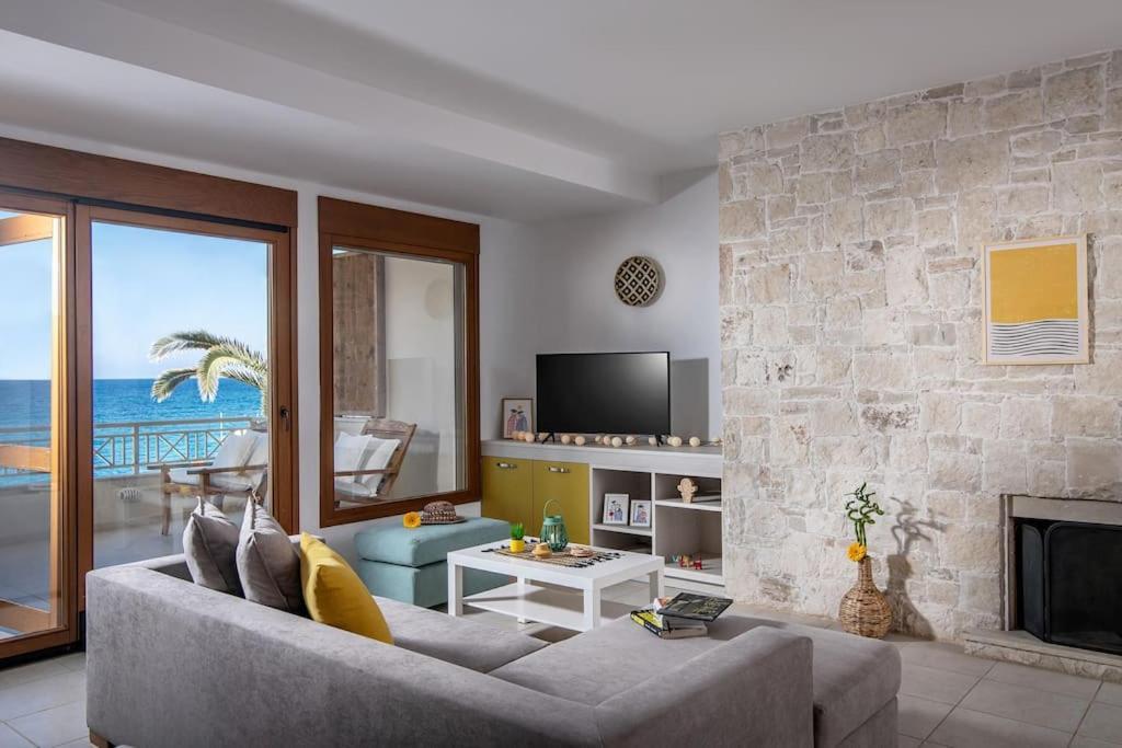 Holiday home Beachfront Yellow Apt-ligaria *