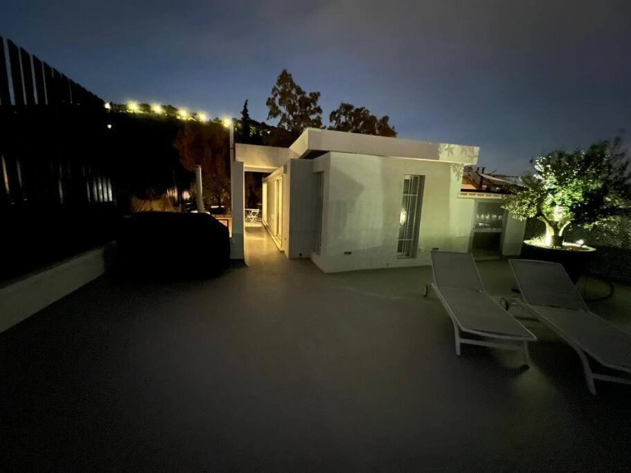 The World Is Beautiful - Cozy Rooftop In Kolonaki!