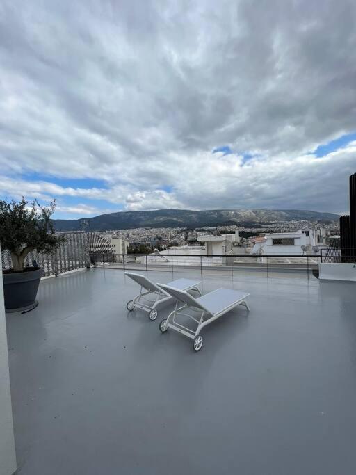 The World Is Beautiful - Cozy Rooftop In Kolonaki! *