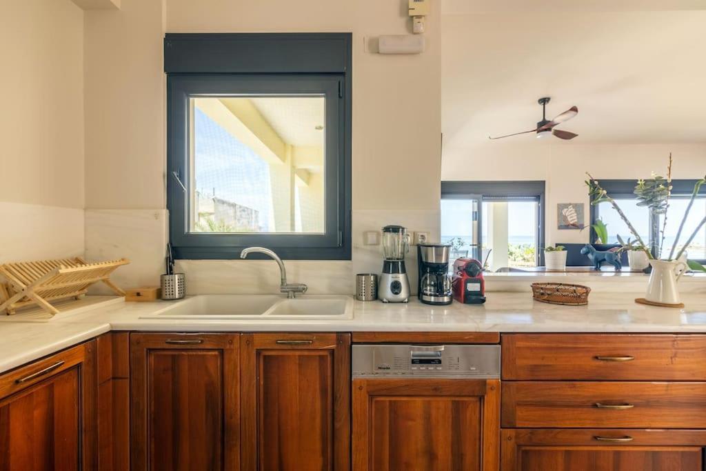 Holiday home 50 Steps From The Sea. Gournes Gouvon