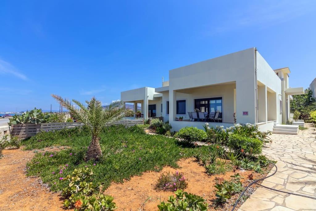 50 Steps From The Sea. Holiday home Gournes Gouvon
