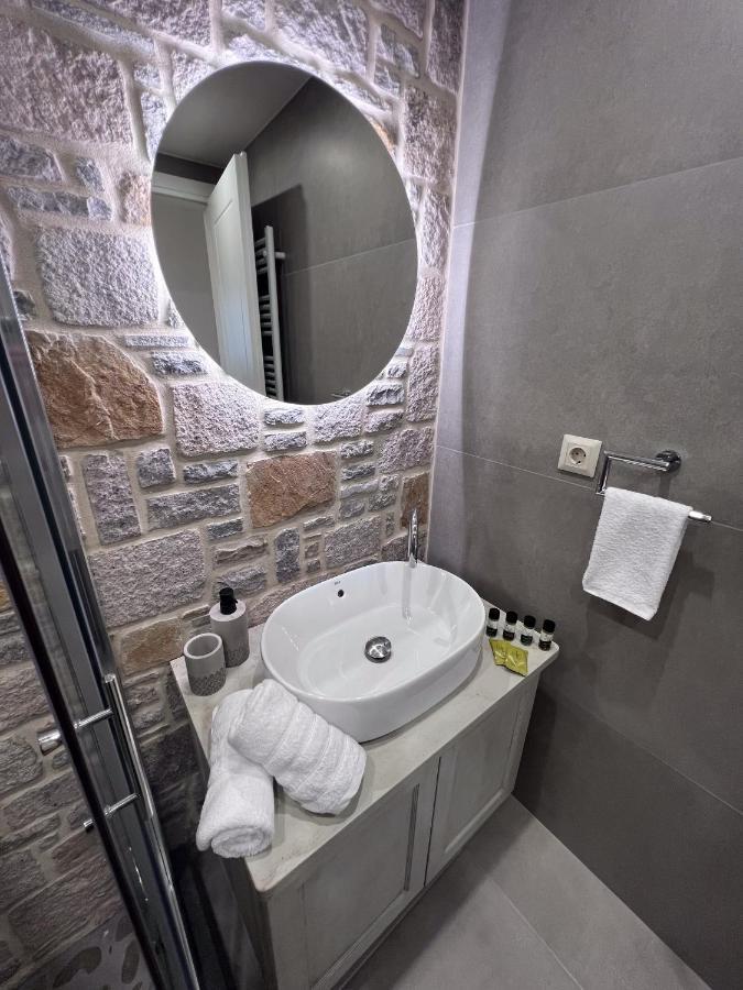 Zeus & Emmanuil Luxury Apartment