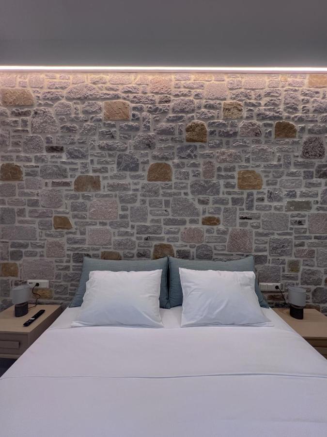 Zeus & Emmanuil Luxury *