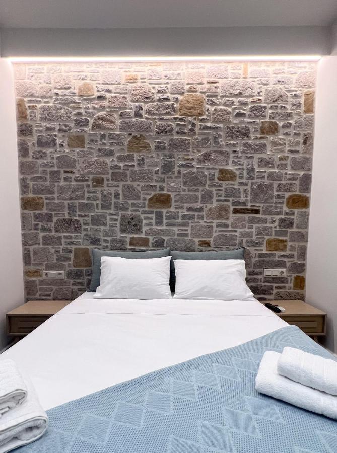 Zeus & Emmanuil Luxury