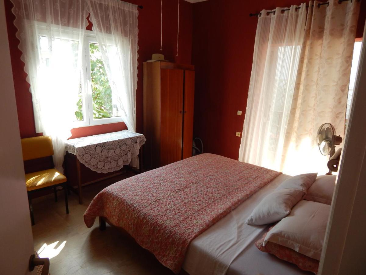 Acharavi Apartment *