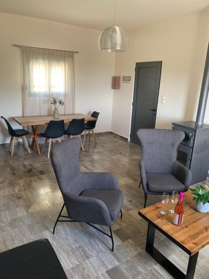 Apartment Eucalyptοs House