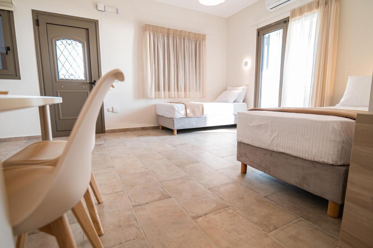 Costa Mare * Paralia Vrachou