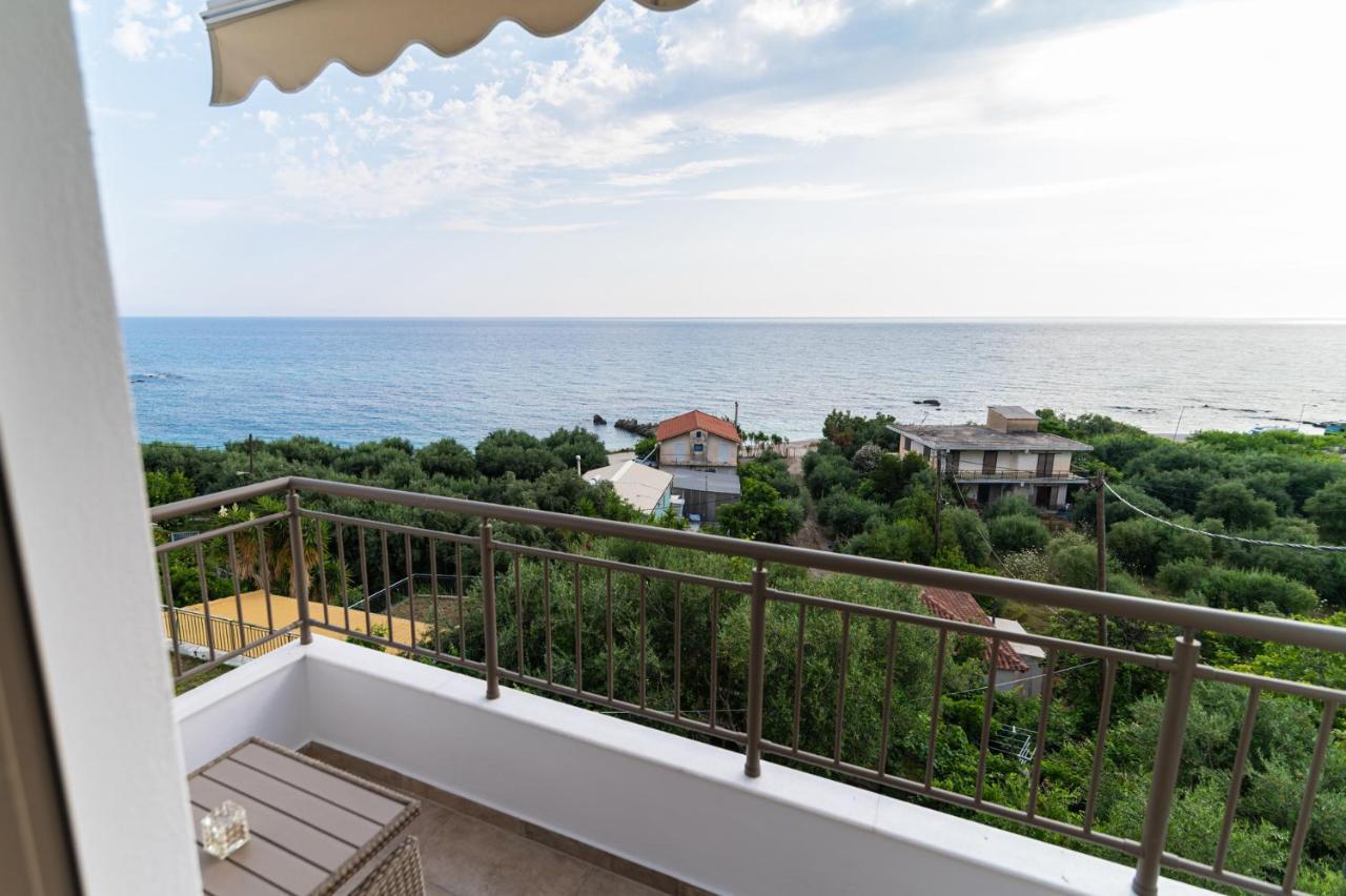 Costa Mare * Paralia Vrachou