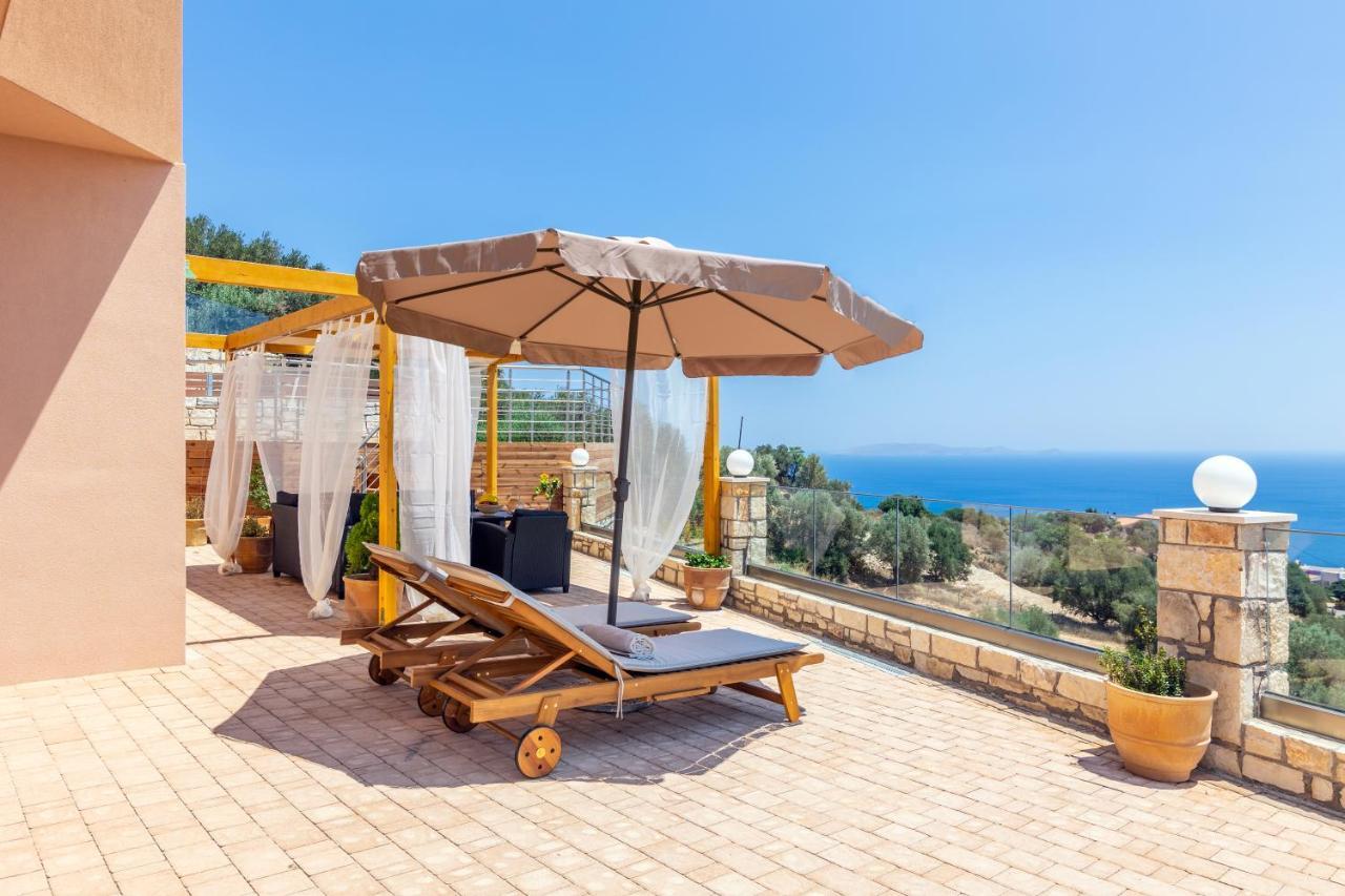 Nami _privatepool_ Seaview *