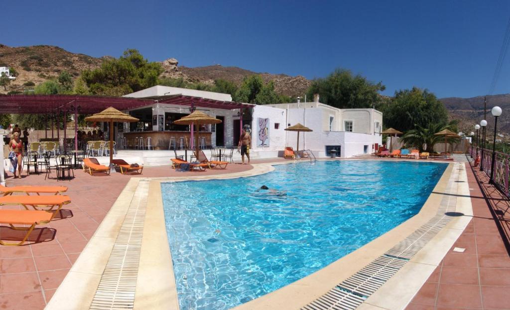 Hostel Purple Pig Stars Camping & Bungalows Mylopotas