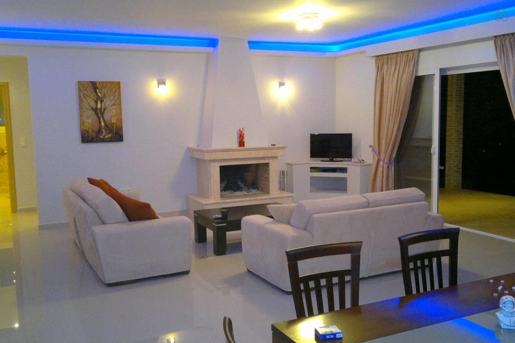 Oikonomou Luxury Villa