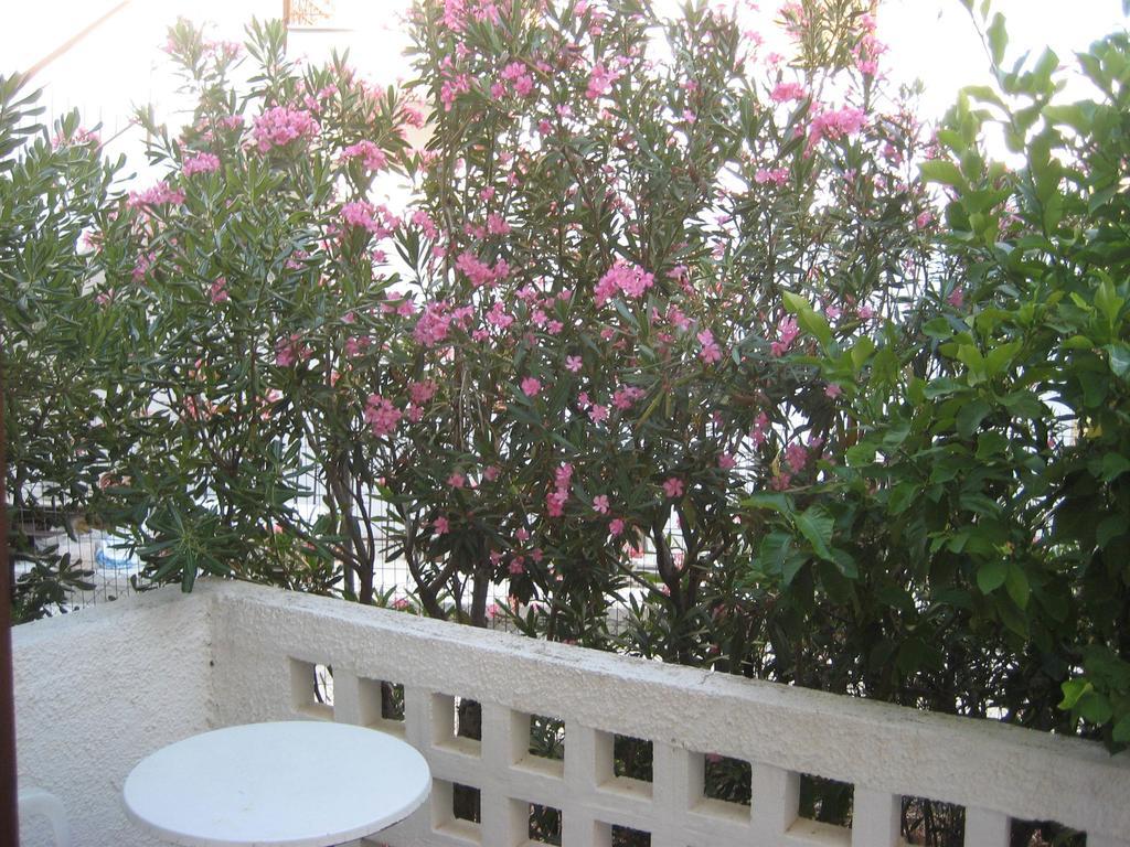 Sissy Hotel Aegina