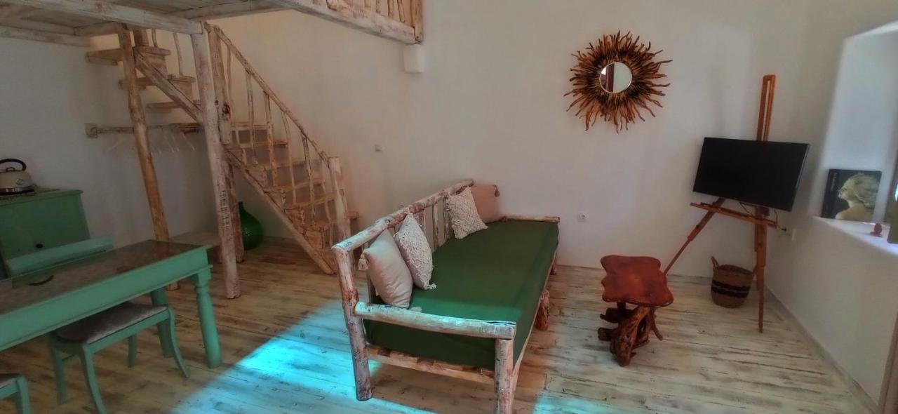 Guest house Aliori Art Caves Aegiali