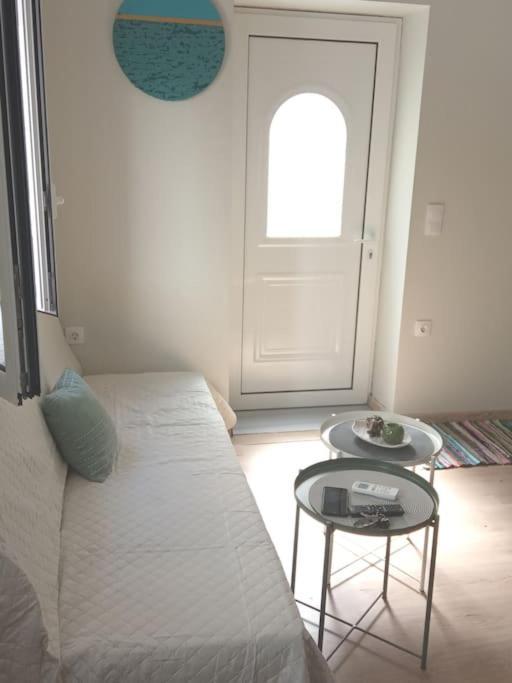 Apartment House With Yard In Center Of *