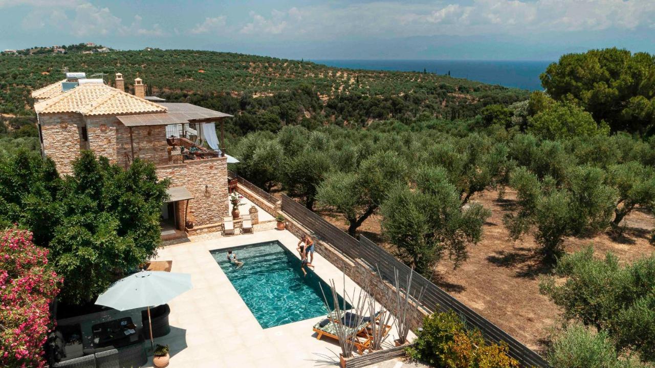 Peroulia Stone - Grece, Peloponnese *
