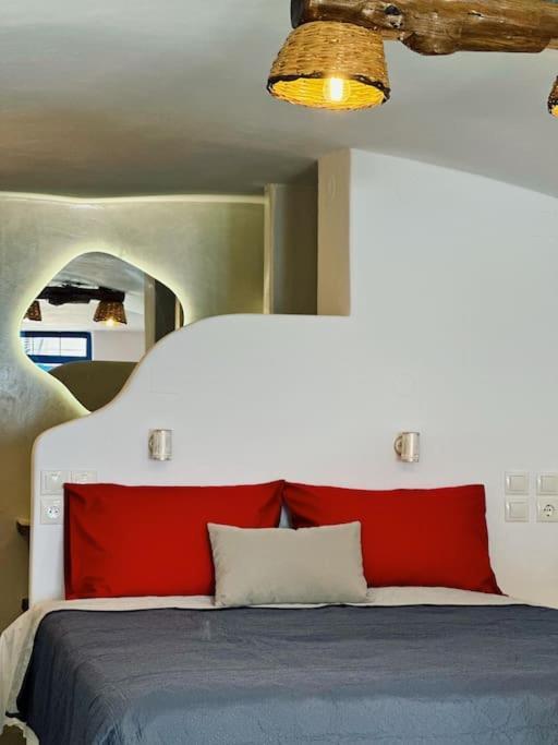Holiday home Cave House Milos Provatas