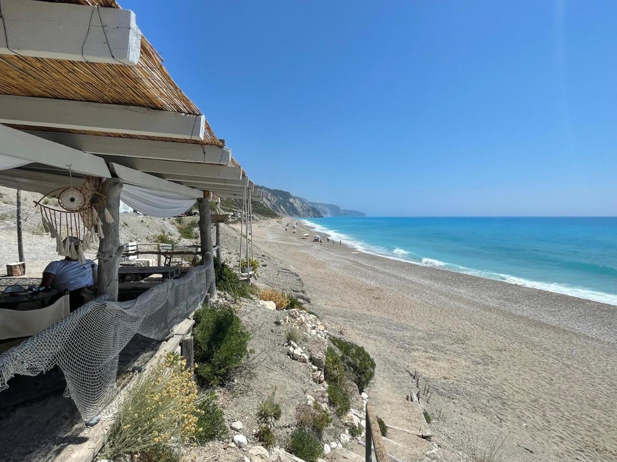 The White House Above Egremni Holiday home Athanion