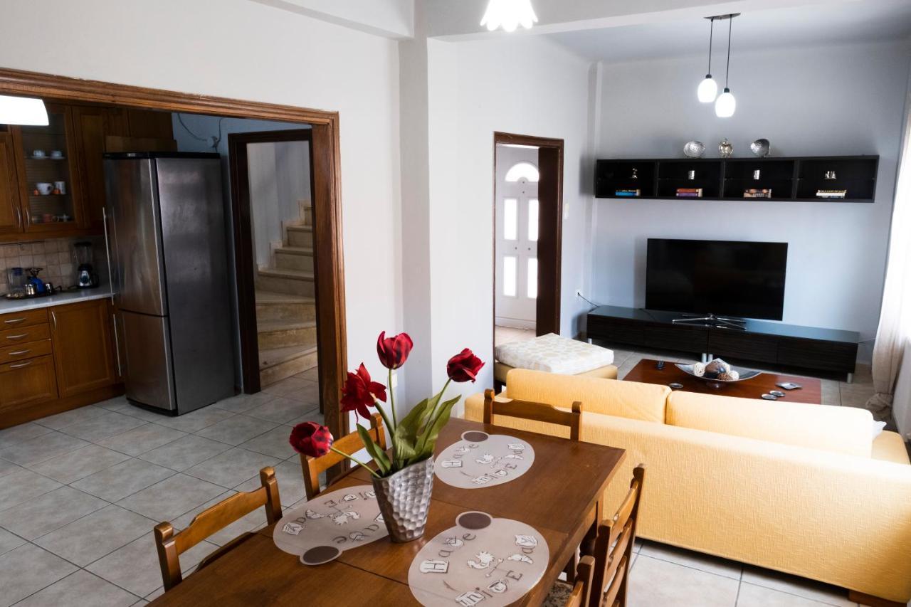 House 8 * Ermoupoli