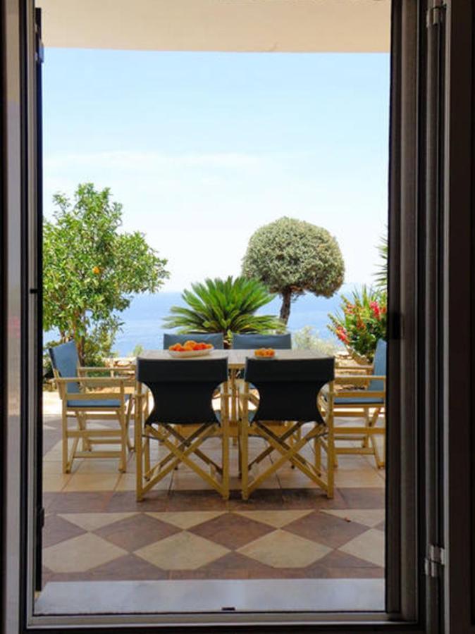 Villa Luxury With Pool Overlooking A Majestic View