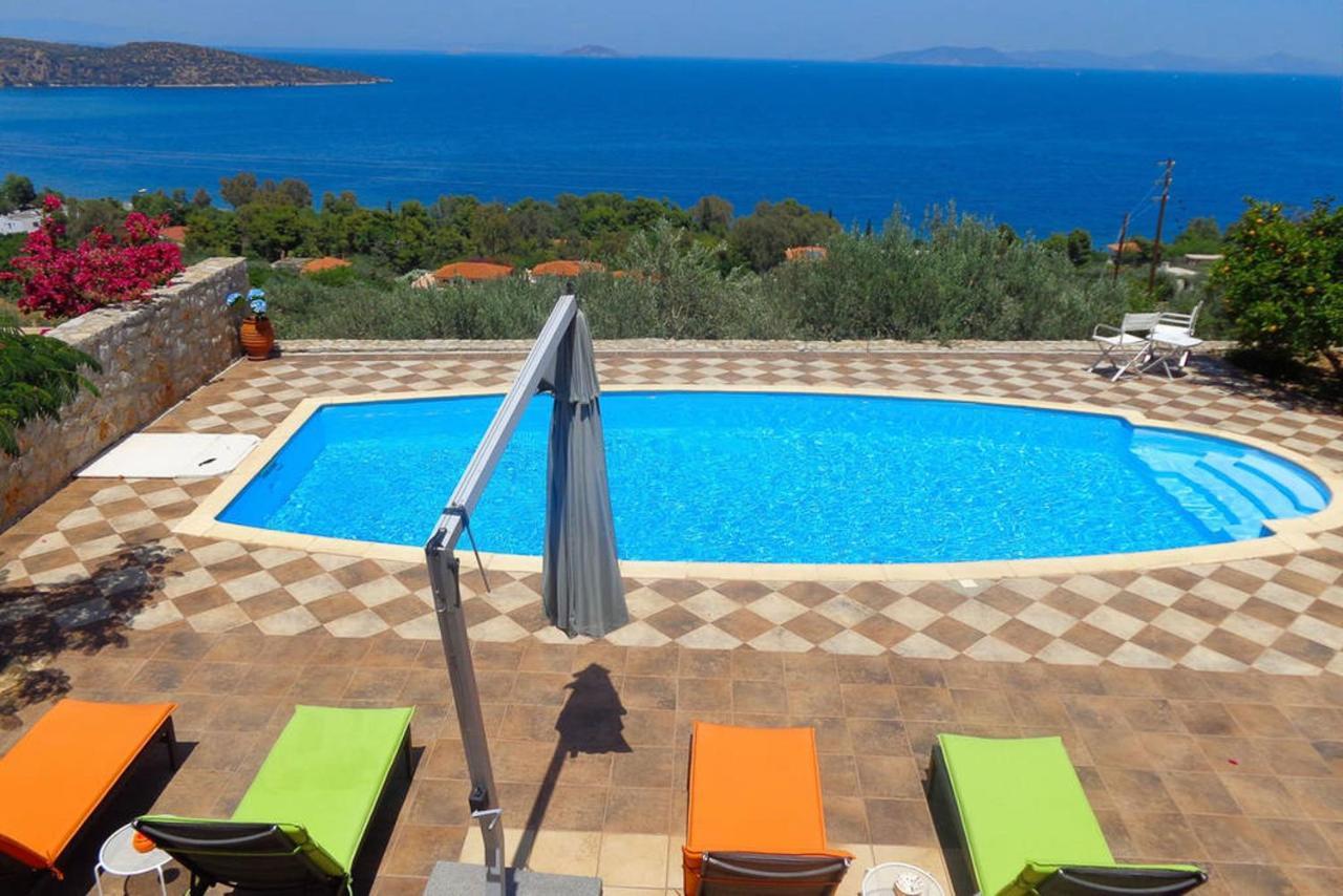 Luxury With Pool Overlooking A Majestic View *