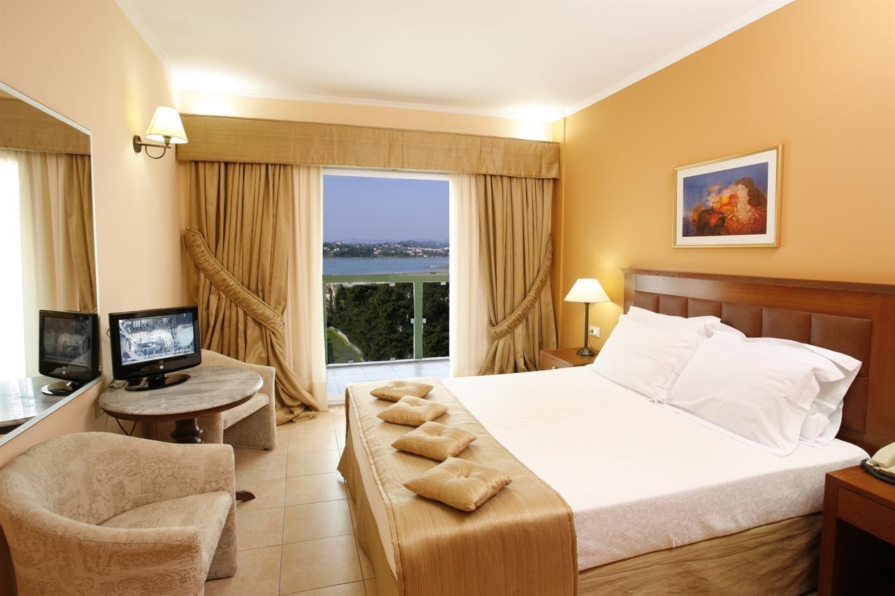 Saint Constantine Aparthotel 3*