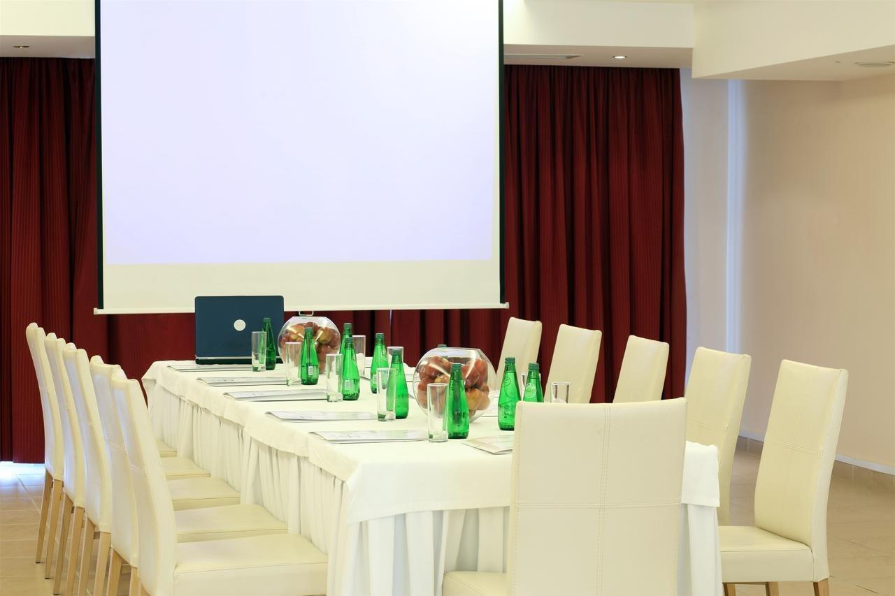 Saint Constantine Aparthotel 3*