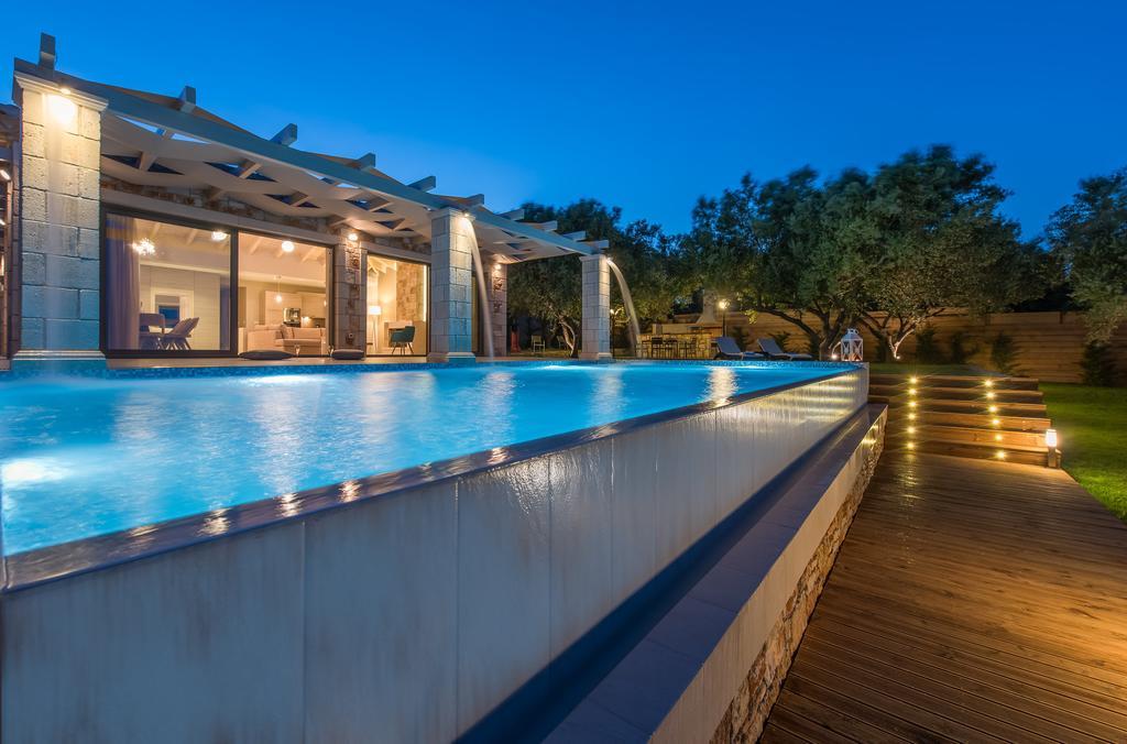 Avra Luxury &