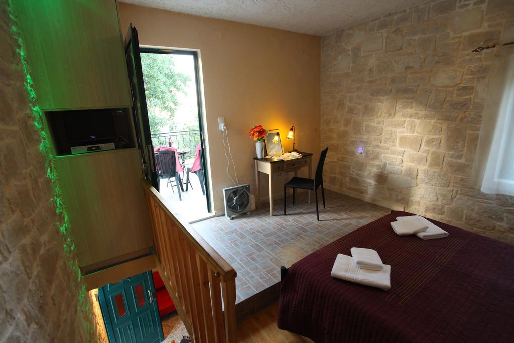 Athina Villa Argiroupolis